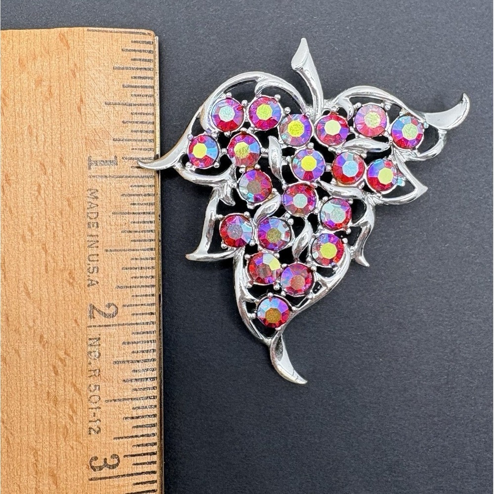 Vintage Sarah Coventry Dazzling Aurora Borealis Crystal Grape‎ Leaf Brooch 1960s - Picture 6 of 6